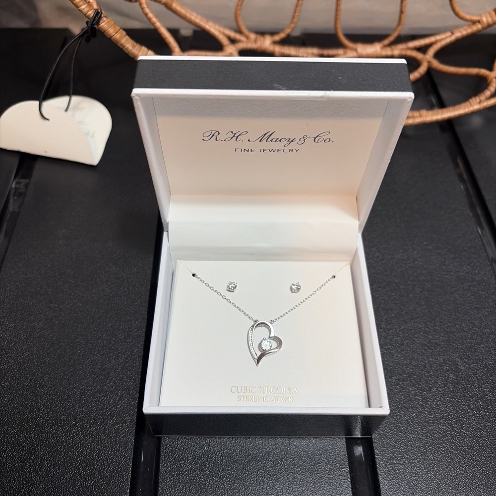 R.H. Macys & Co. Fine Jew Gift Heart Necklace & Earring Cubic Zirconia & 925‎ SS